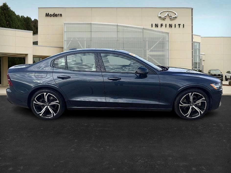 Used 2024 Volvo S60 B5 Core image 2