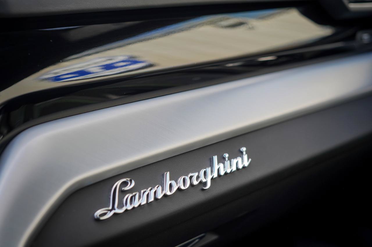 Used 2019 Lamborghini Urus AWD/4WD image 17