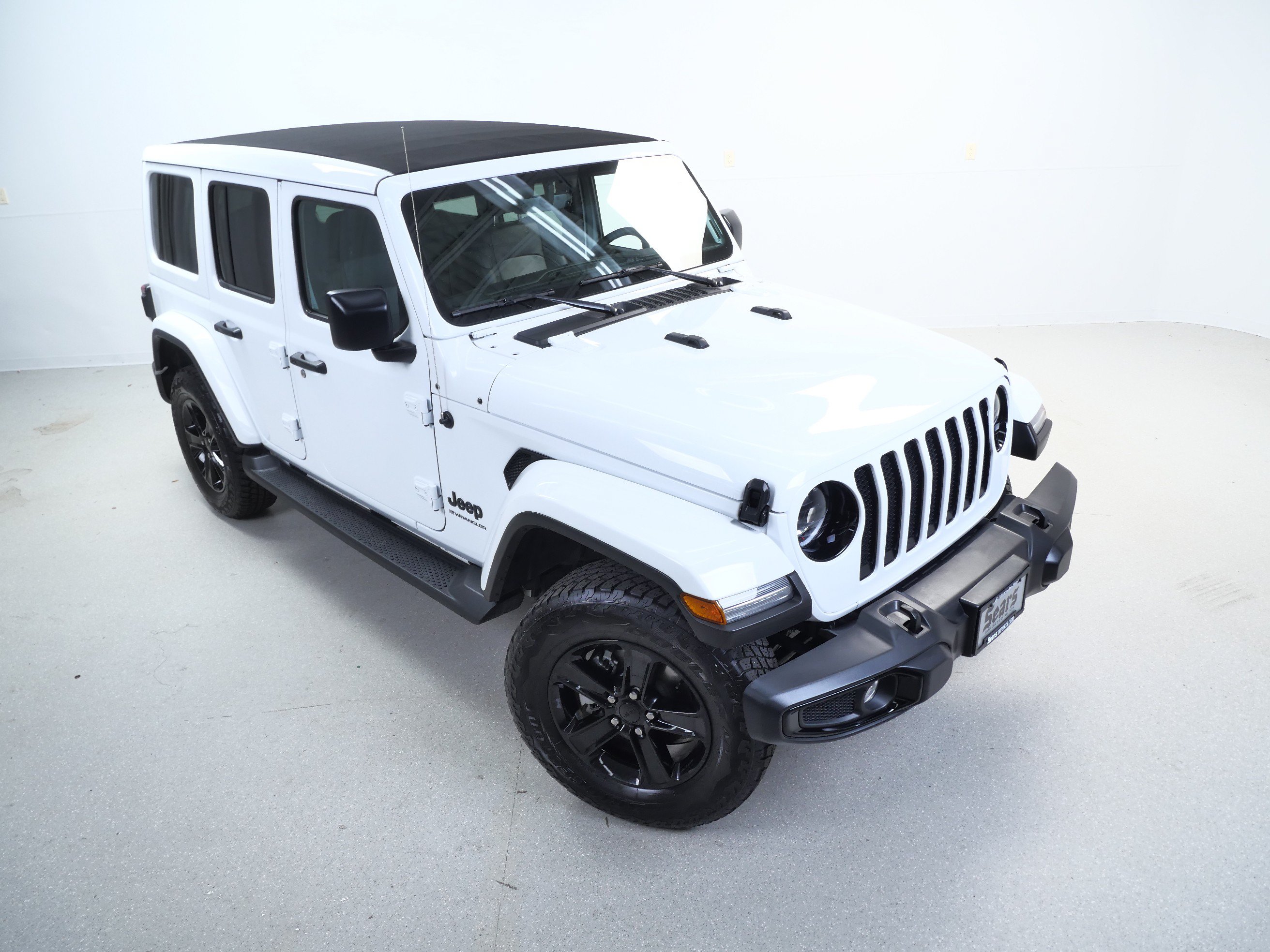 Used 2023 Jeep Wrangler Unlimited Sahara AWD/4WD image 4