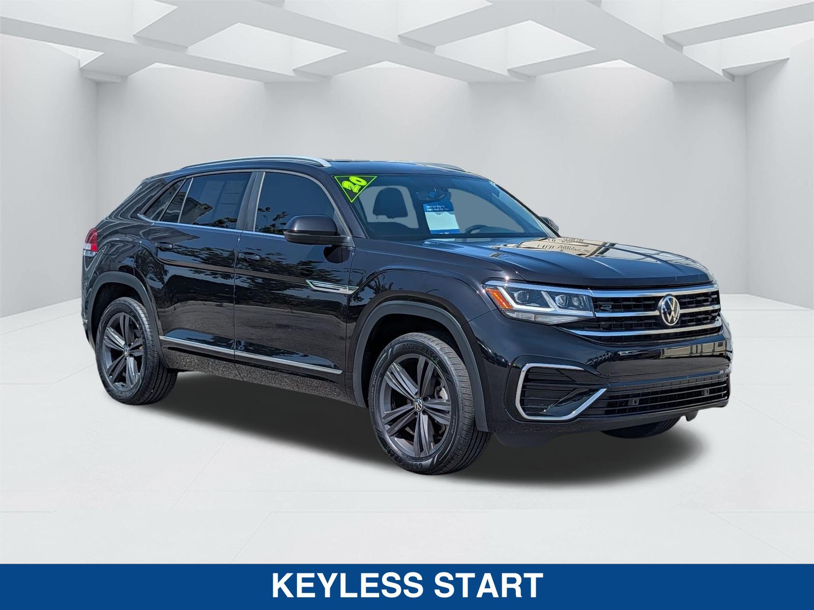 Used 2020 Volkswagen Atlas Cross Sport SE w/ Panoramic Sunroof Package FWD image 3