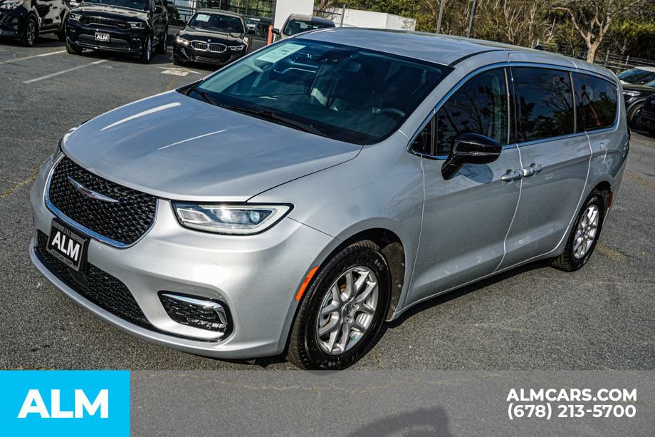 Used 2024 Chrysler Pacifica Touring-L FWD image 14