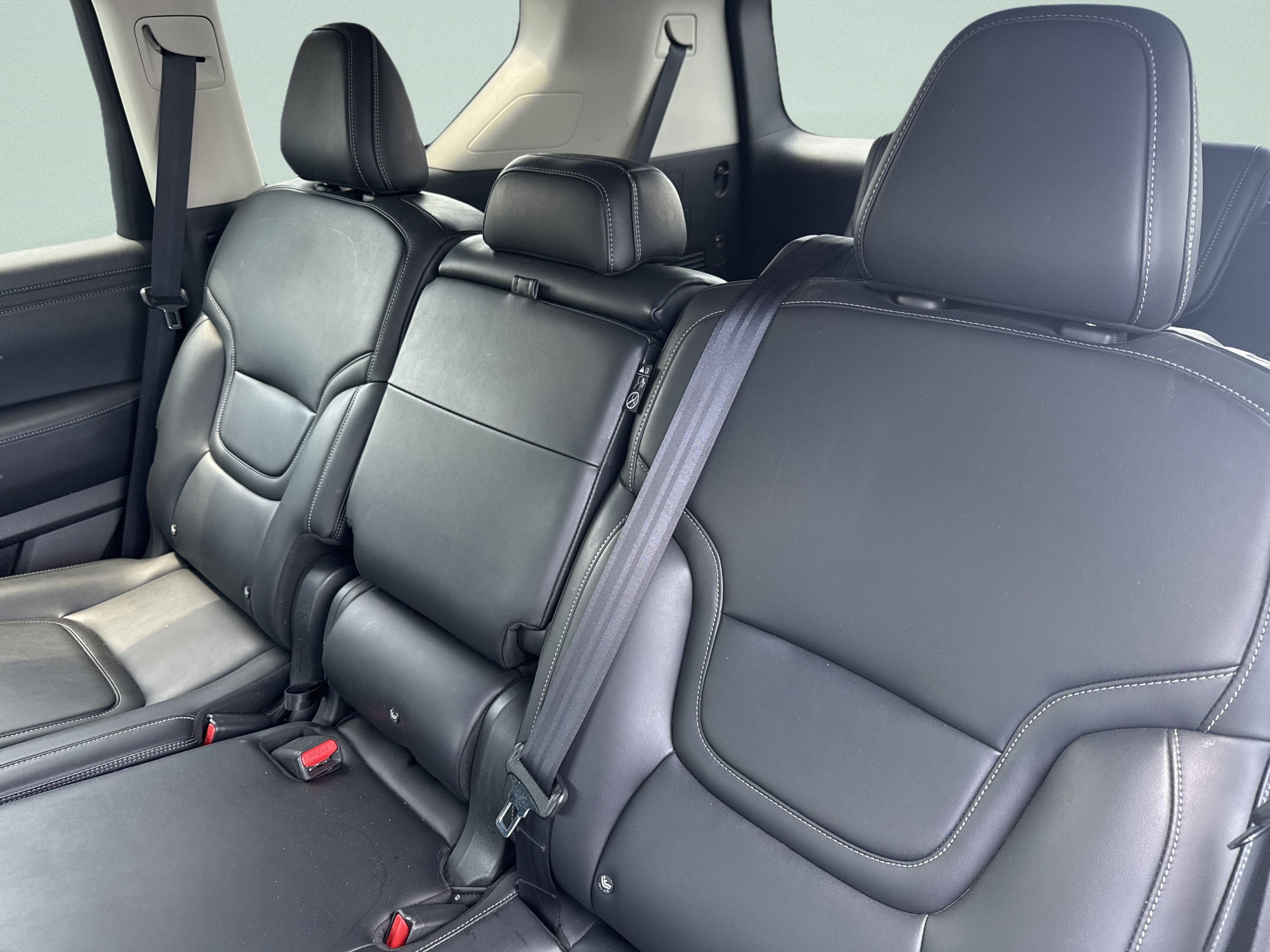 Used 2025 Nissan Armada SV AWD/4WD image 27