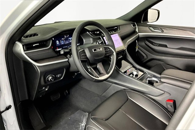 New 2025 Jeep Grand Cherokee L Limited w/ Black Appearance Package image 8