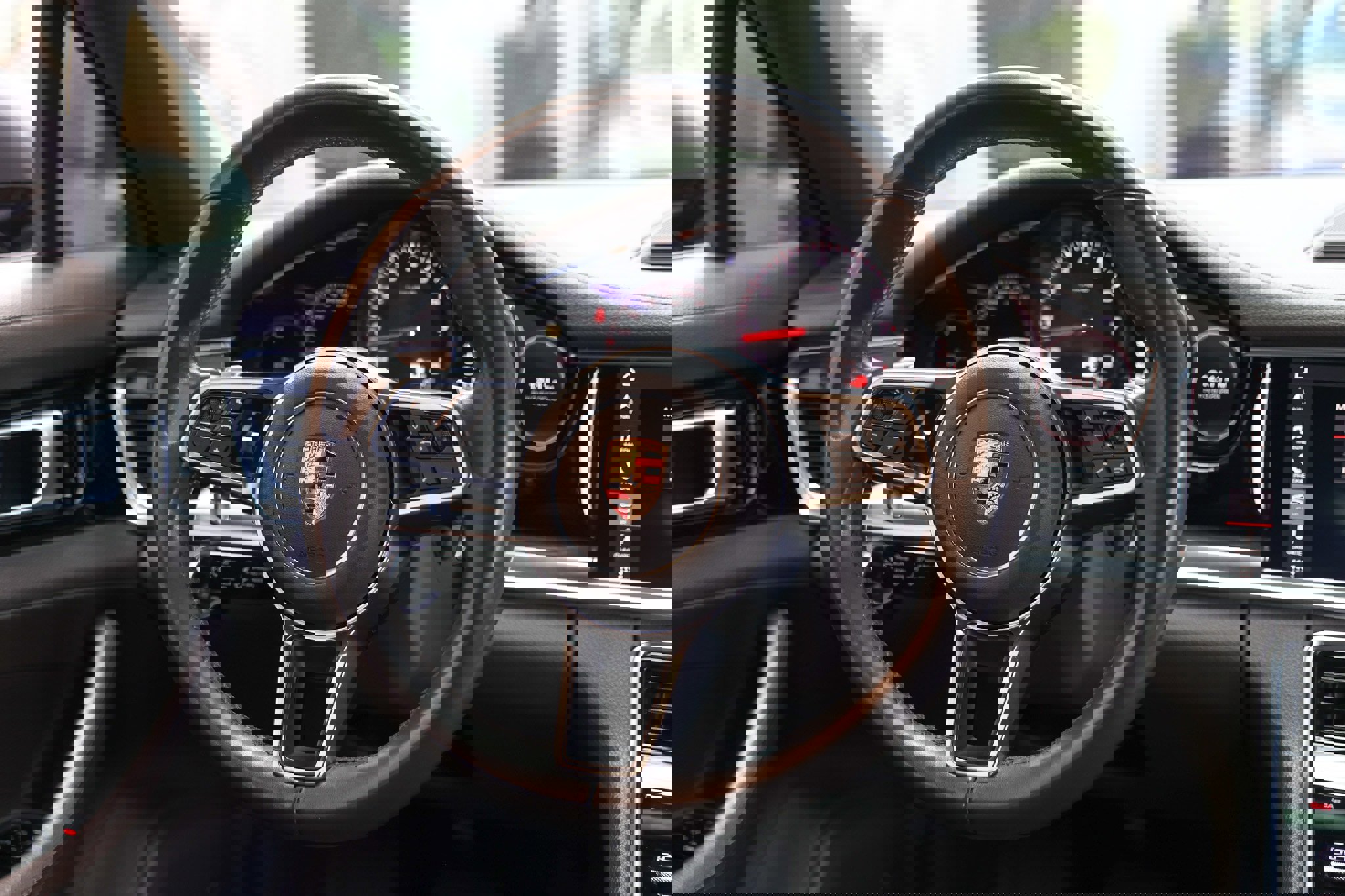 Used 2018 Porsche Panamera 4 image 36