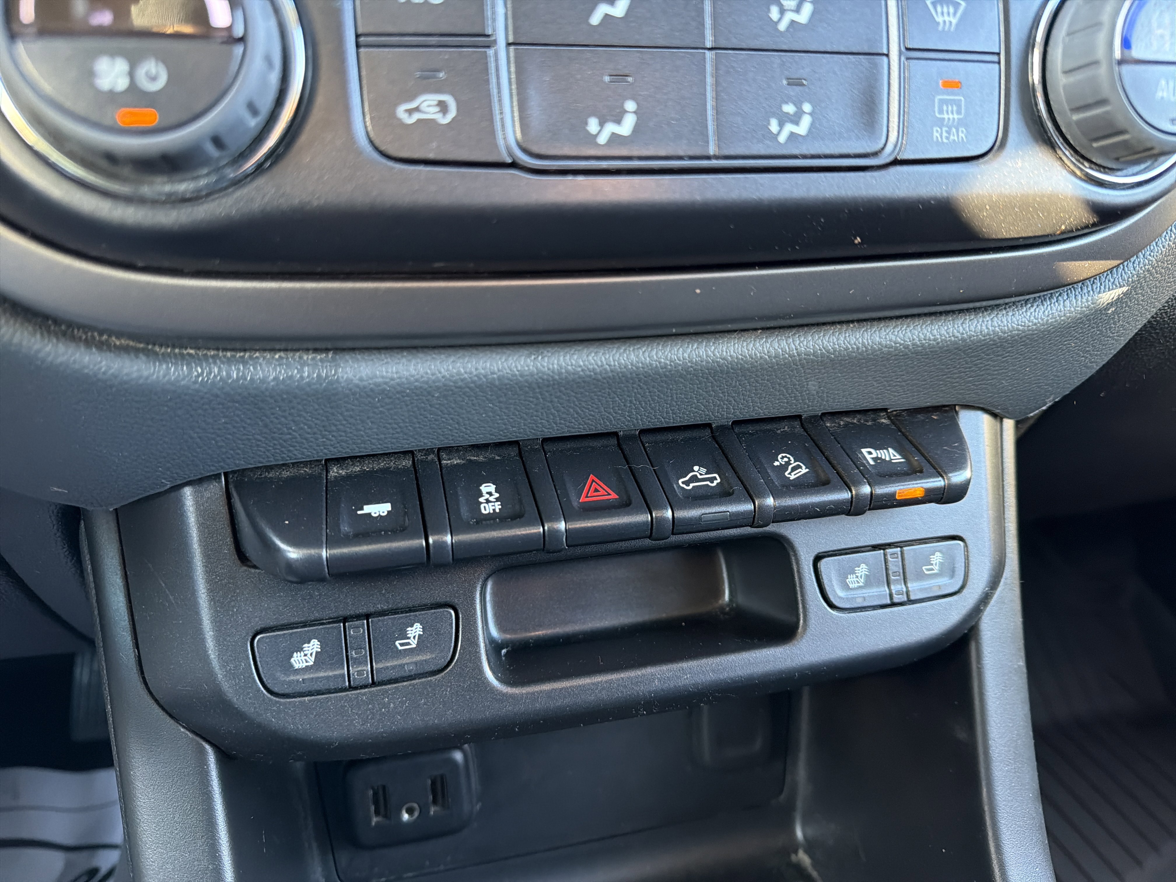 Used 2022 Chevrolet Colorado Z71 image 22