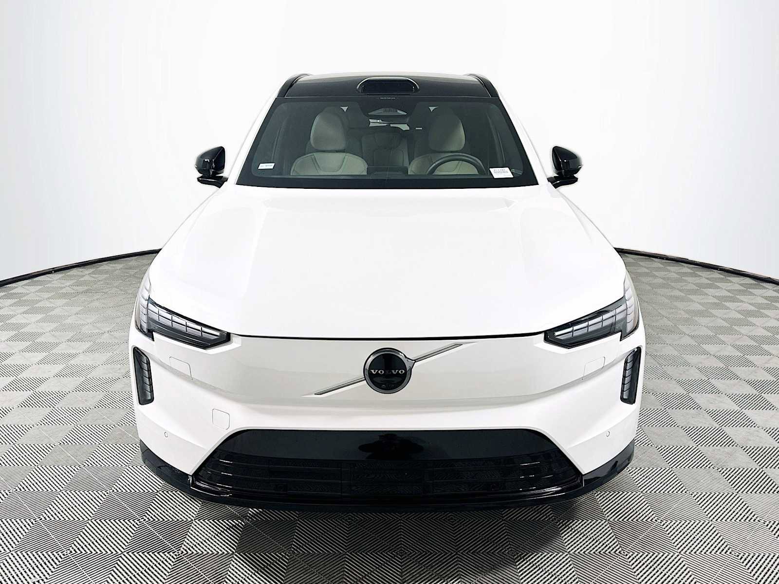 Used 2025 Volvo EX90 Plus image 2