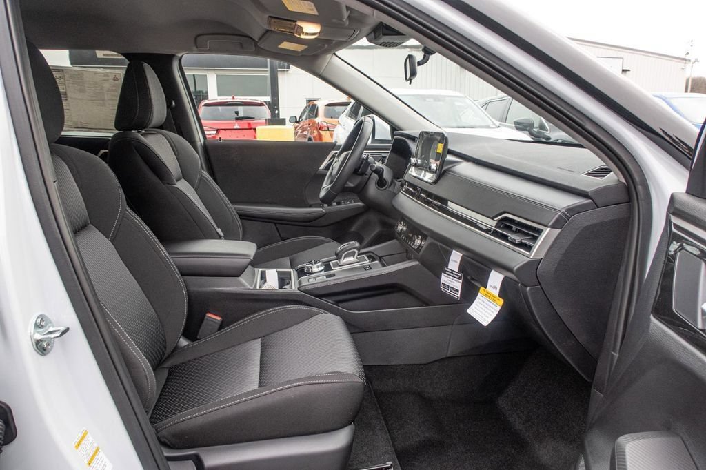 New 2025 Mitsubishi Outlander ES AWD/4WD image 17