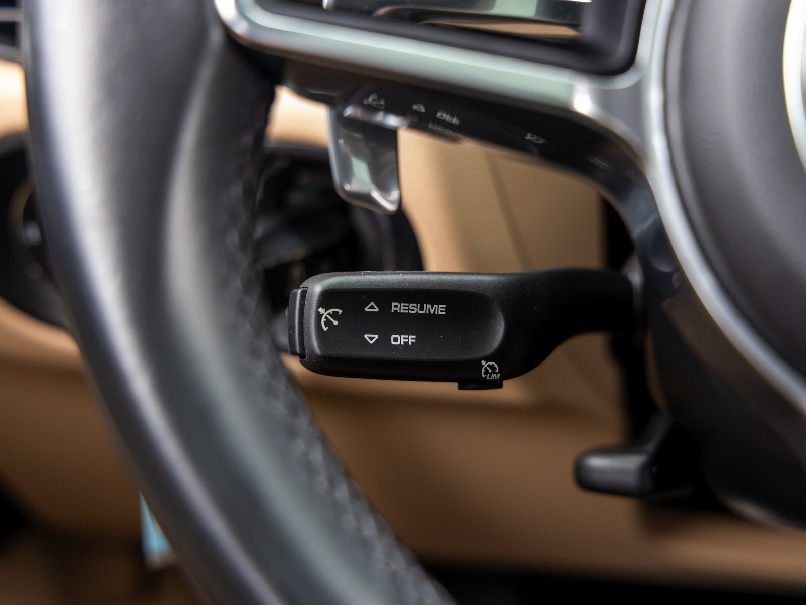 Used 2020 Porsche Macan image 30