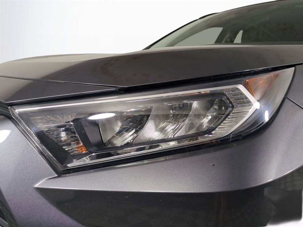 Used 2021 Toyota RAV4 XLE image 10
