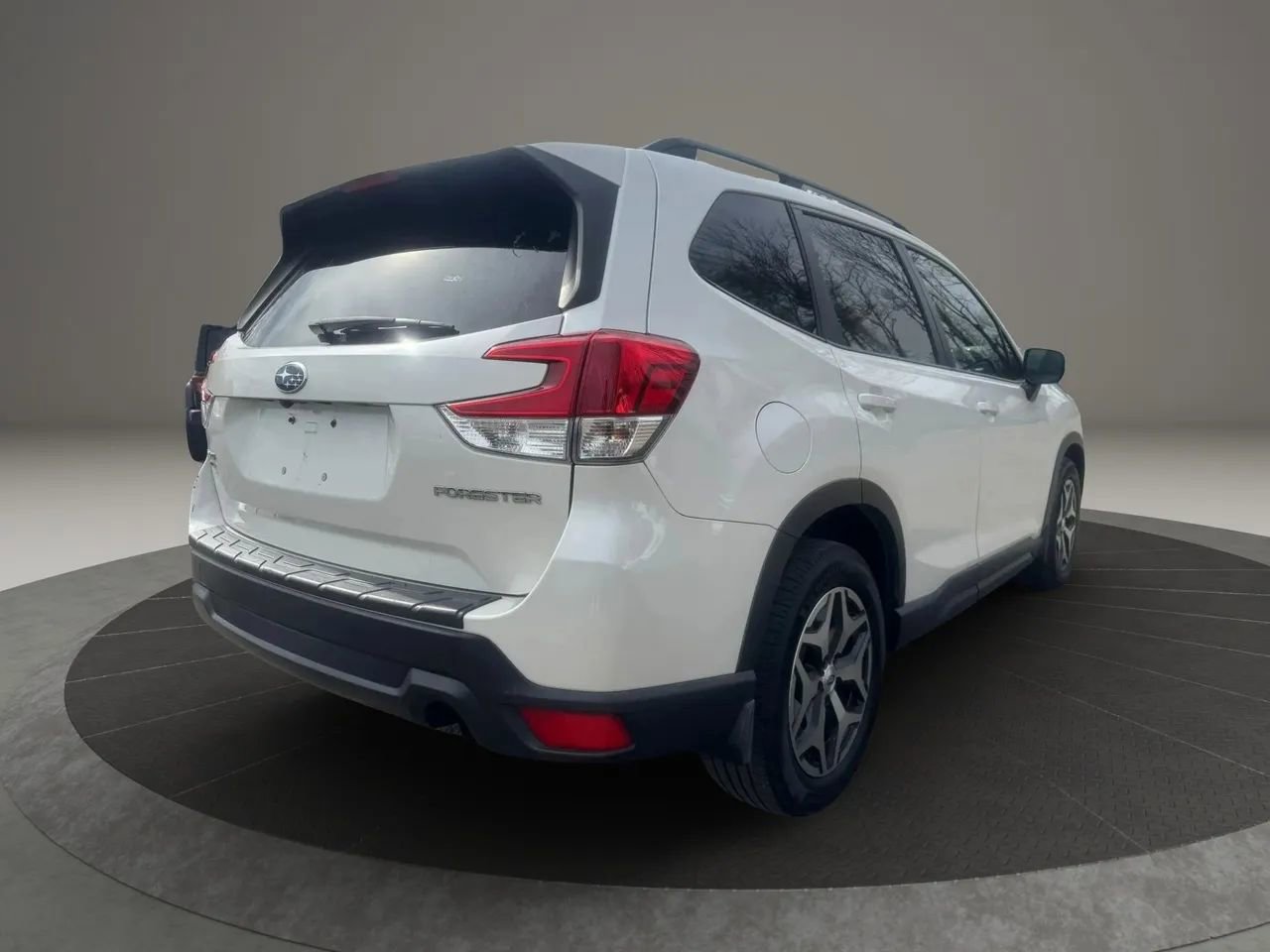 Used 2019 Subaru Forester Premium AWD/4WD image 5