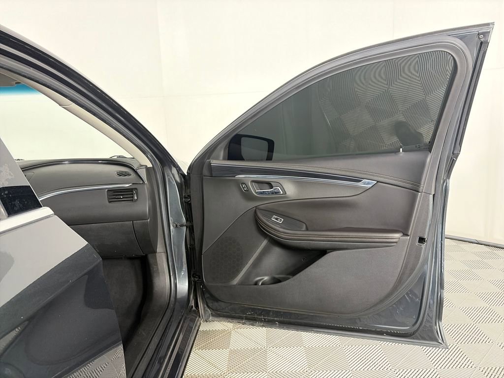 Used 2019 Chevrolet Impala LT FWD image 29