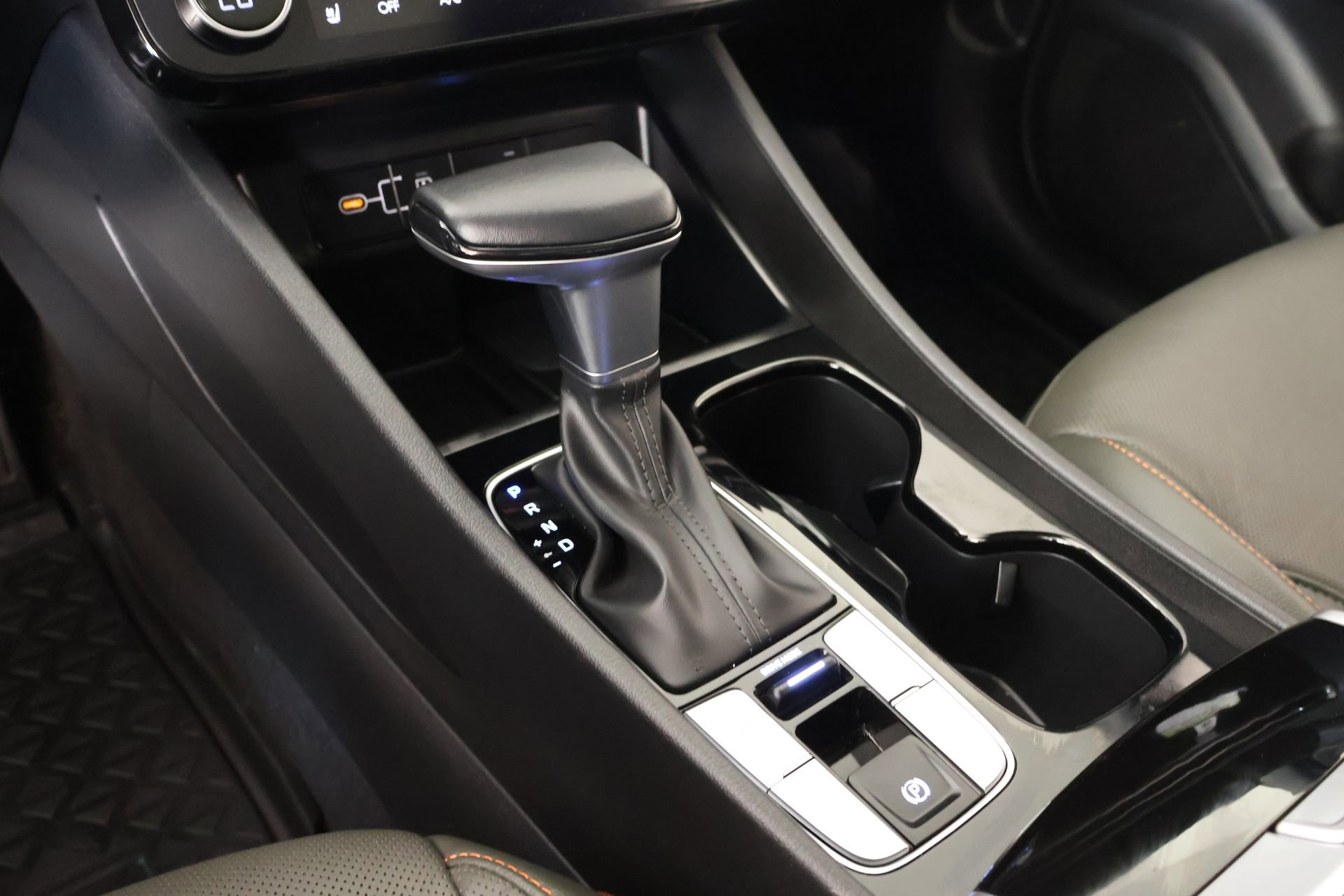 Certified 2025 Hyundai Santa Cruz Limited image 9