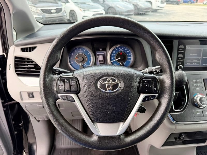 Used 2019 Toyota Sienna L FWD image 20