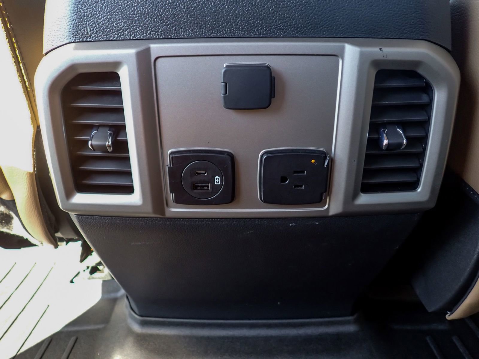 Used 2022 Ford F350 Lariat w/ Lariat Ultimate Package image 17