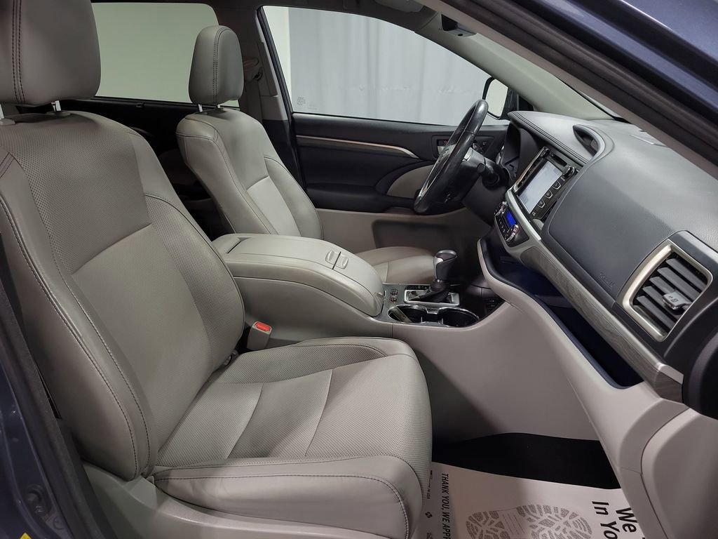 Used 2017 Toyota Highlander Limited image 28