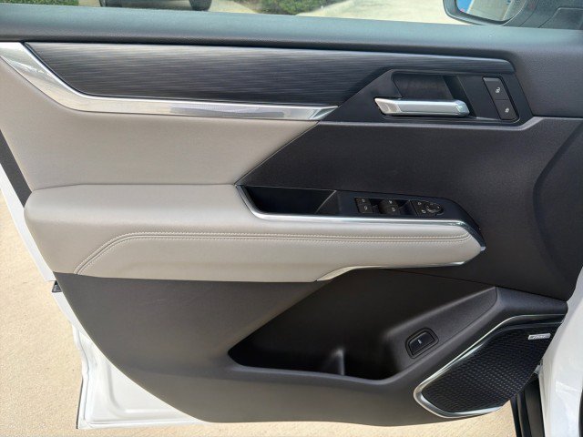 Used 2026 GMC Acadia Elevation w/ Elevation Premium Package FWD image 4