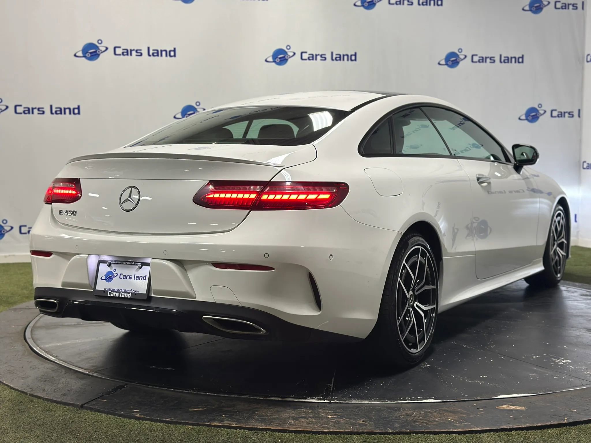 Used 2023 Mercedes-Benz E 450 Coupe image 3