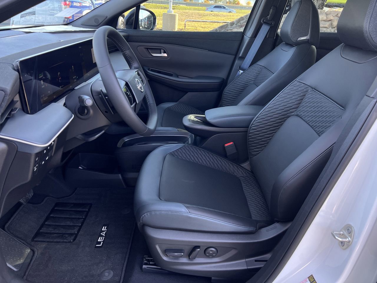 New 2026 Nissan Leaf Platinum+ w/ Cargo Package (Platinum+) image 13