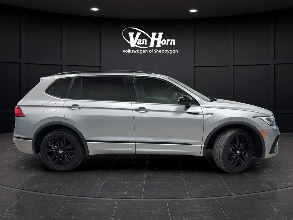 Used 2022 Volkswagen Tiguan SE R-Line image 2