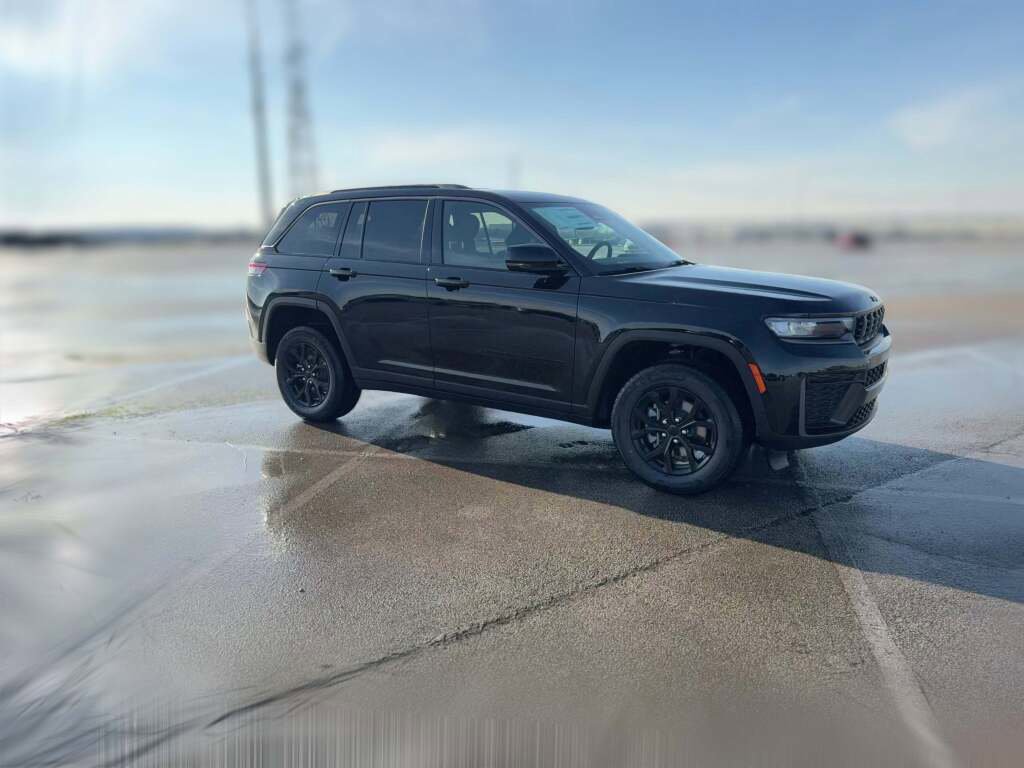 New 2026 Jeep Grand Cherokee Altitude image 15