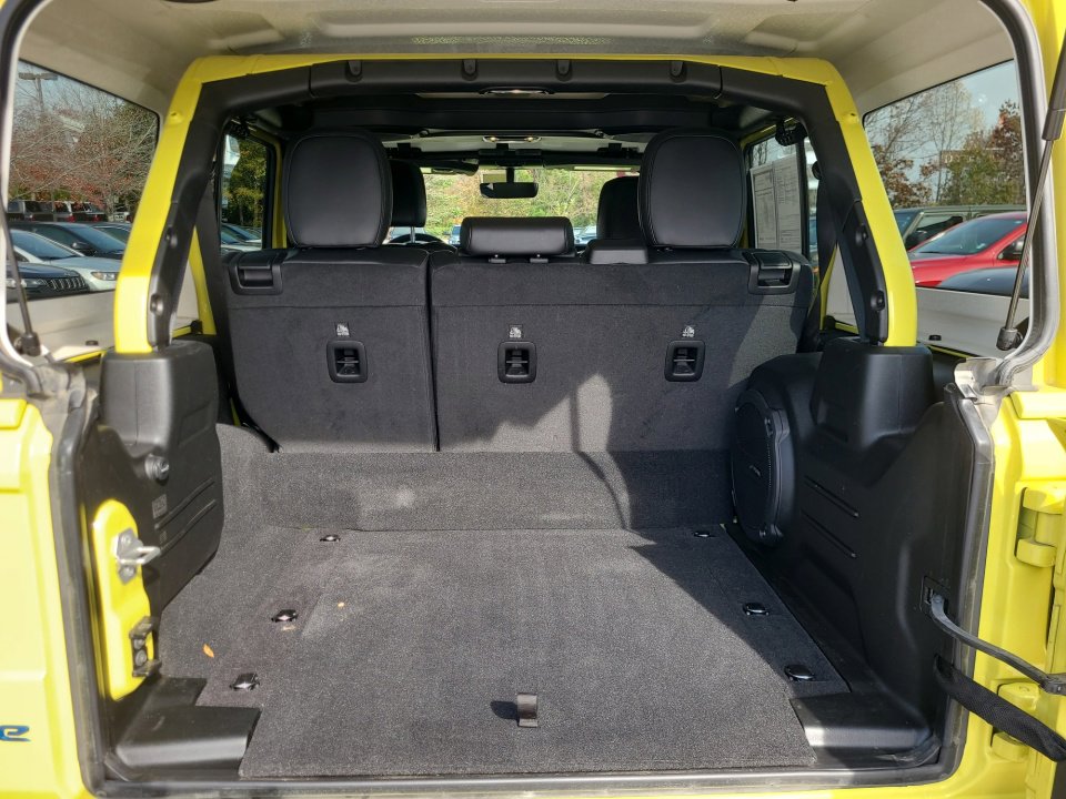 Used 2023 Jeep Wrangler Sahara w/ Cold Weather Group image 17