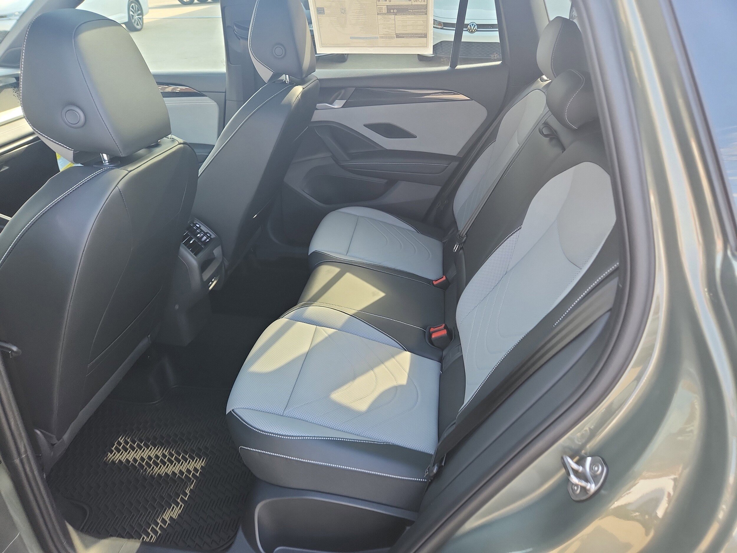 New 2026 Volkswagen Tiguan SE R-Line FWD image 13