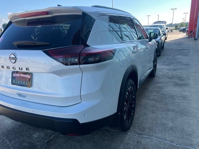 New 2026 Nissan Rogue Dark Armor FWD video 4