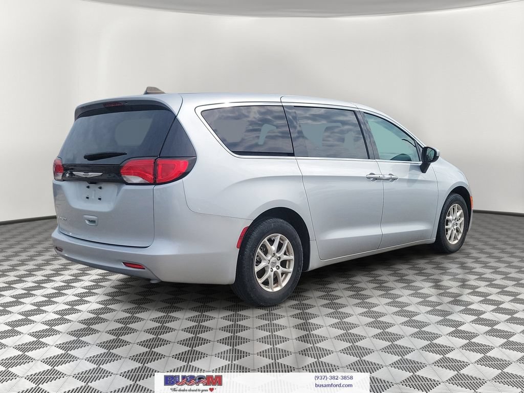Used 2023 Chrysler Voyager LX FWD image 4