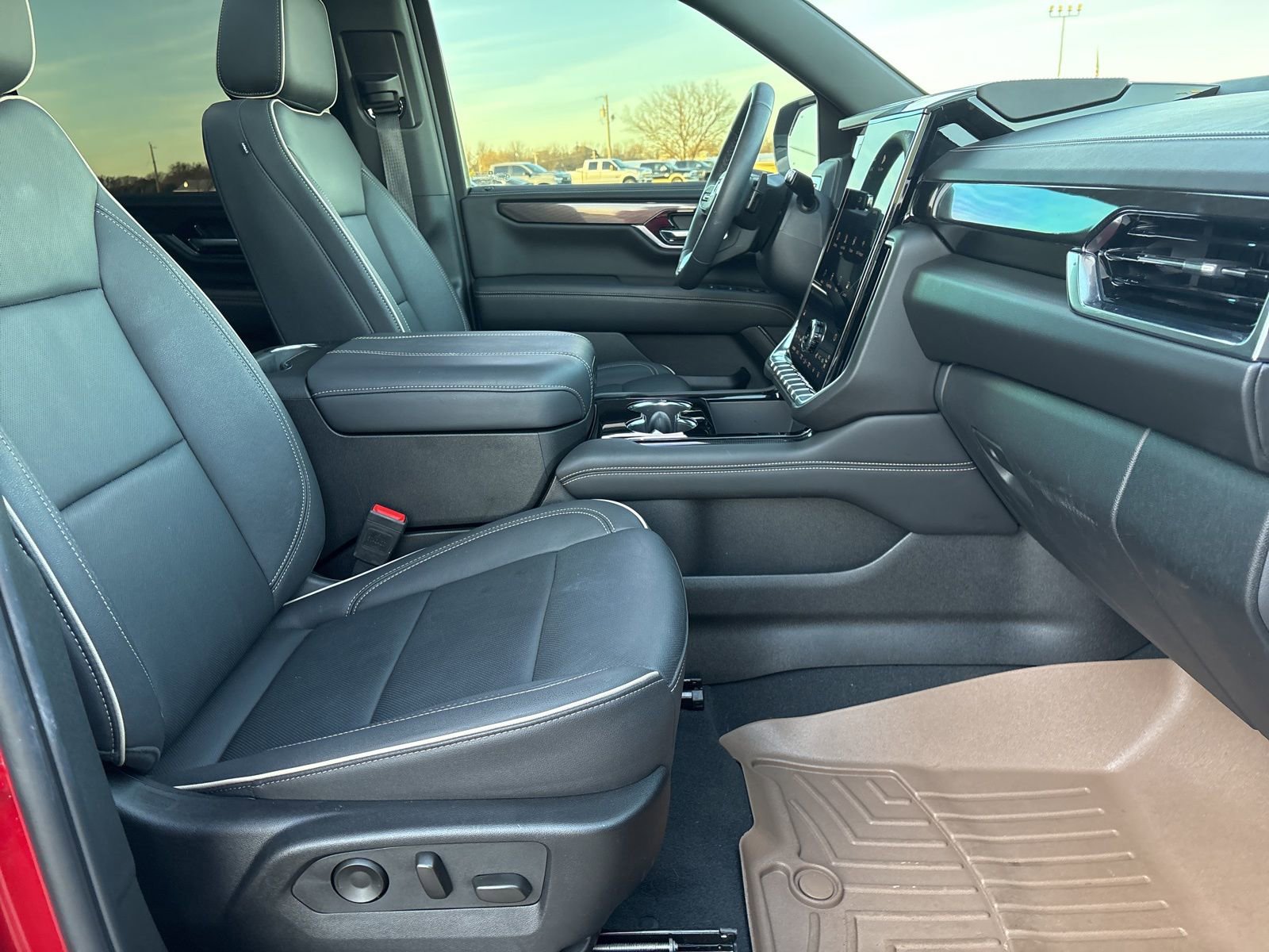 Certified 2025 GMC Yukon XL Elevation image 17