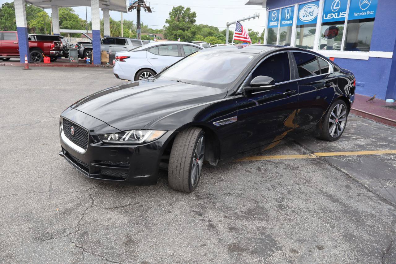 Used 2018 Jaguar XE Prestige RWD image 7