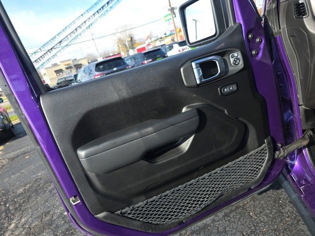 Used 2023 Jeep Wrangler Unlimited w/ Sun & Screen Package image 11