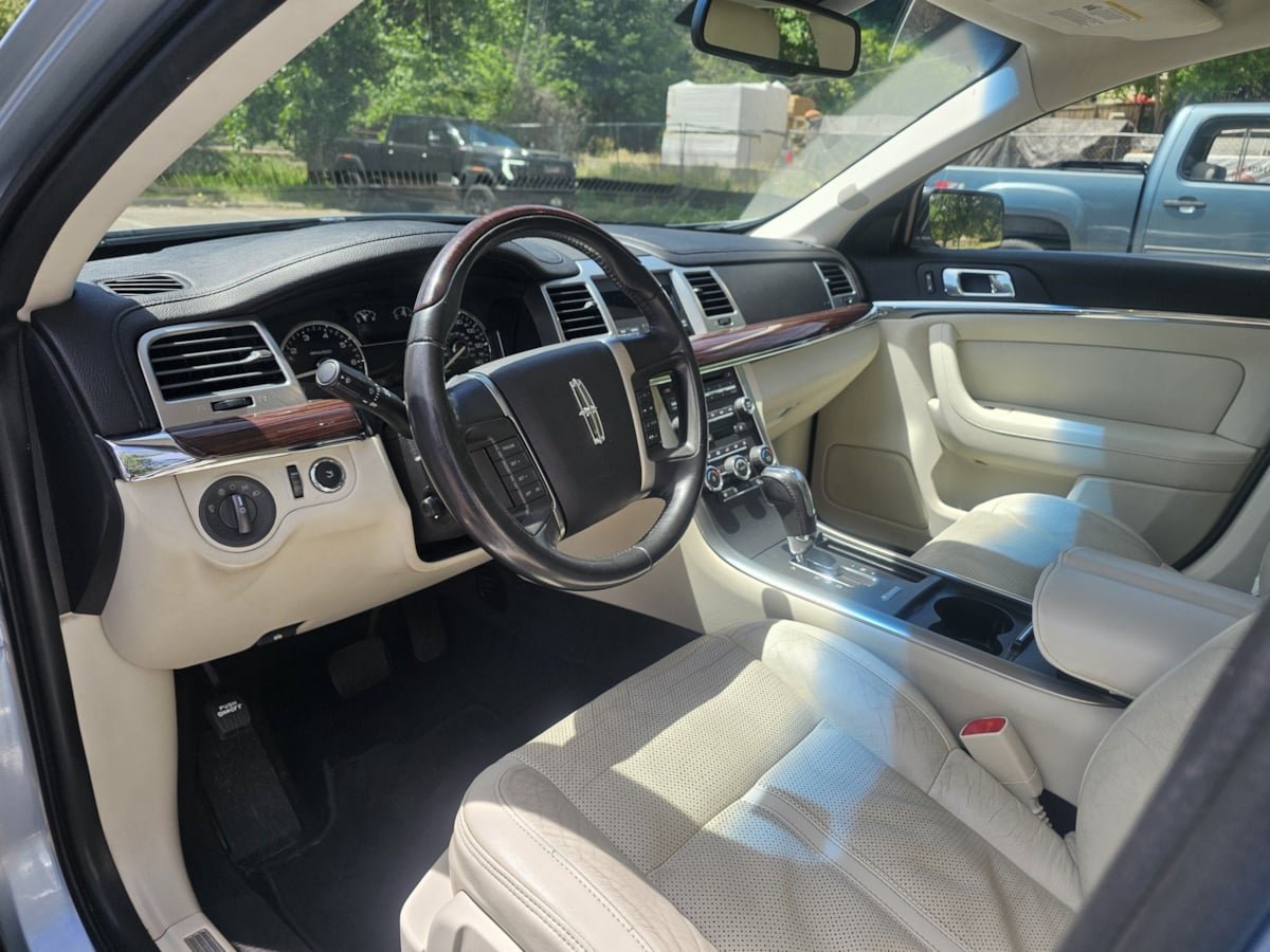 Used 2009 Lincoln MKS AWD image 10
