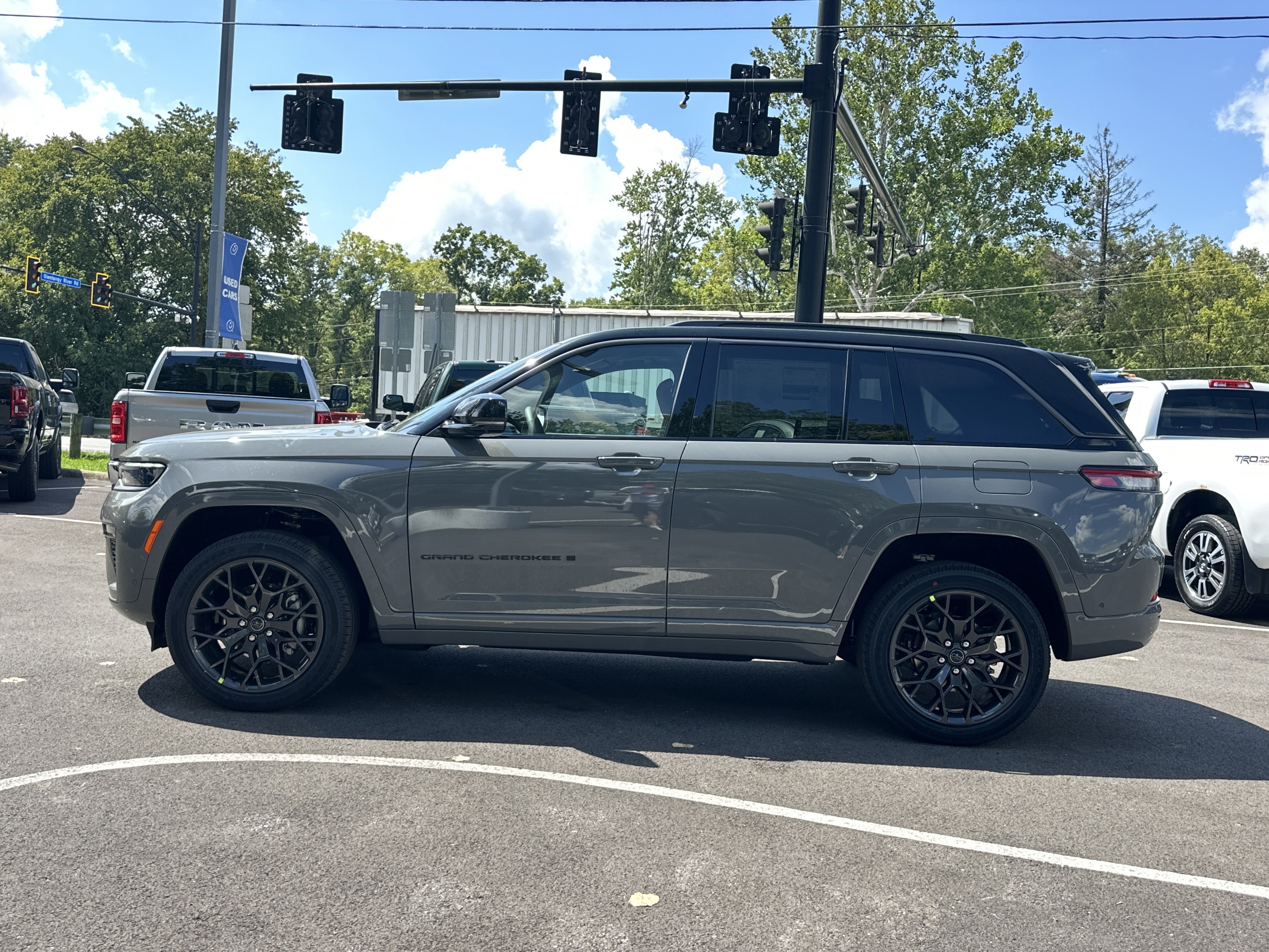 New 2027 Jeep Grand Cherokee Summit AWD/4WD image 26
