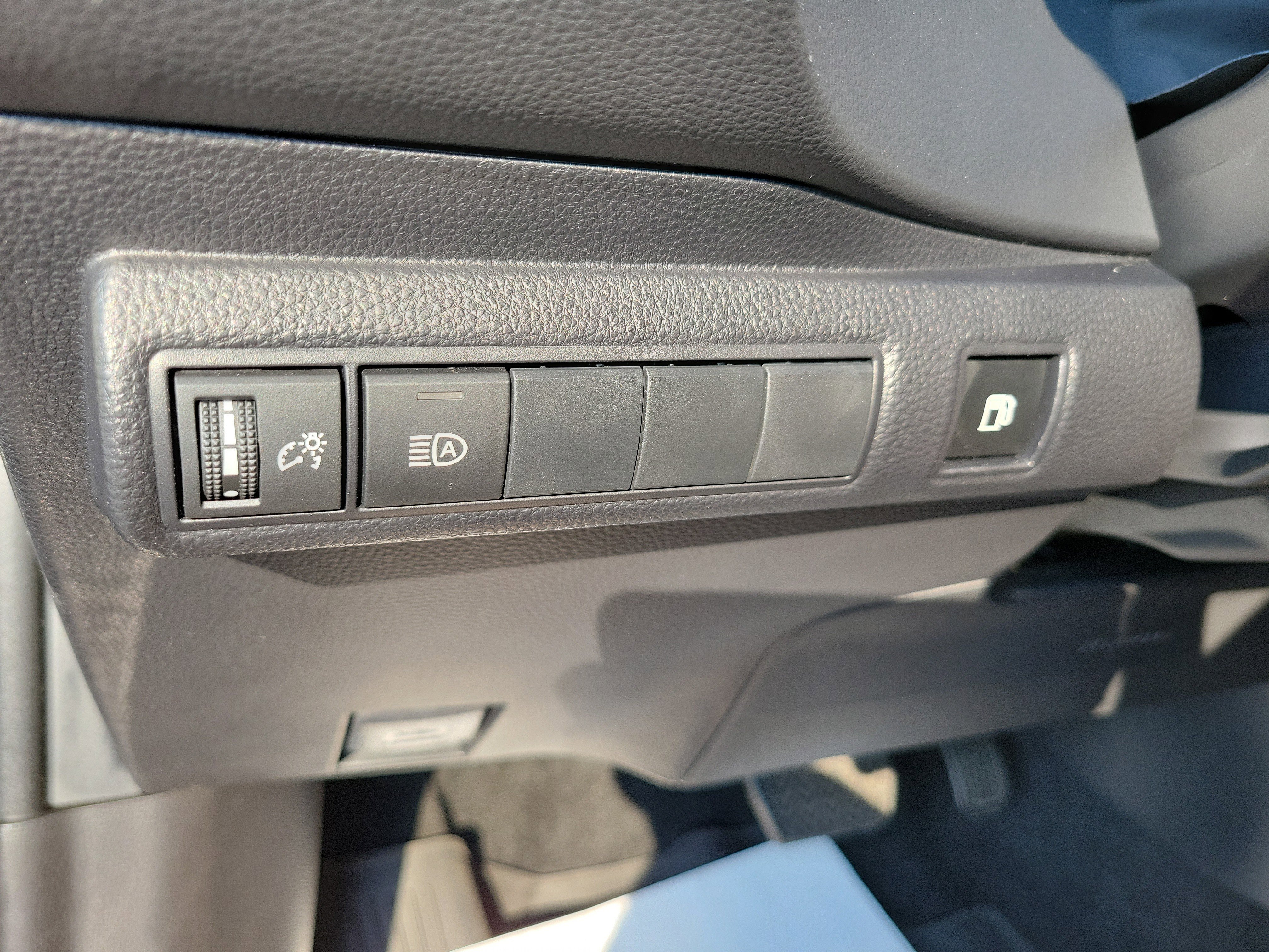 Used 2023 Toyota Corolla LE image 32