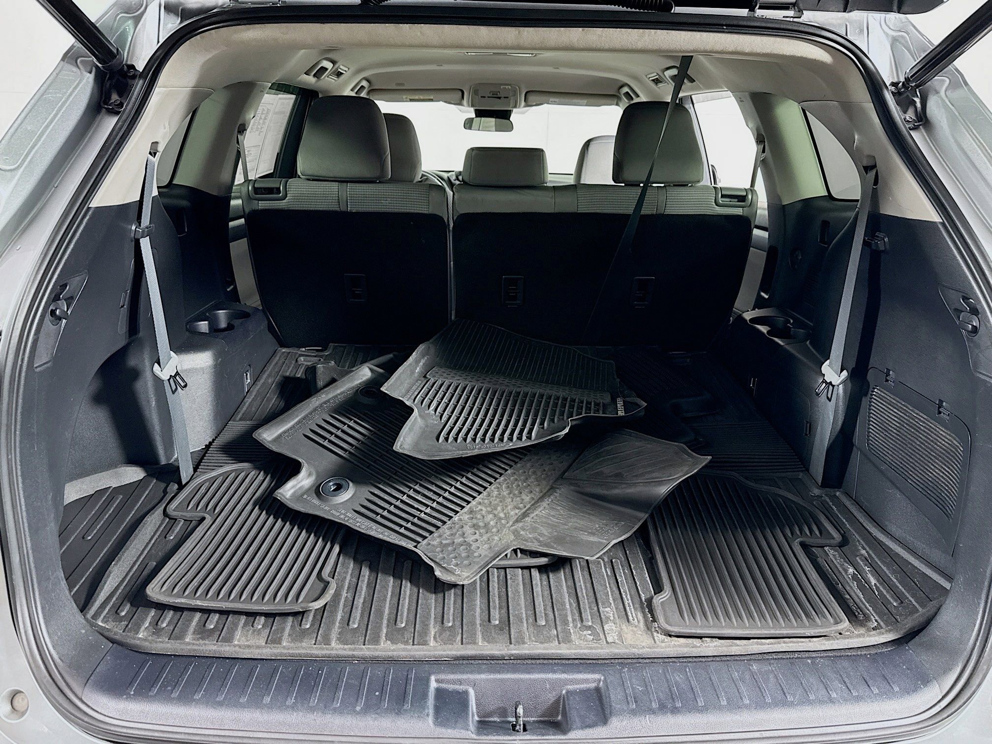 Used 2020 Toyota Highlander LE image 20