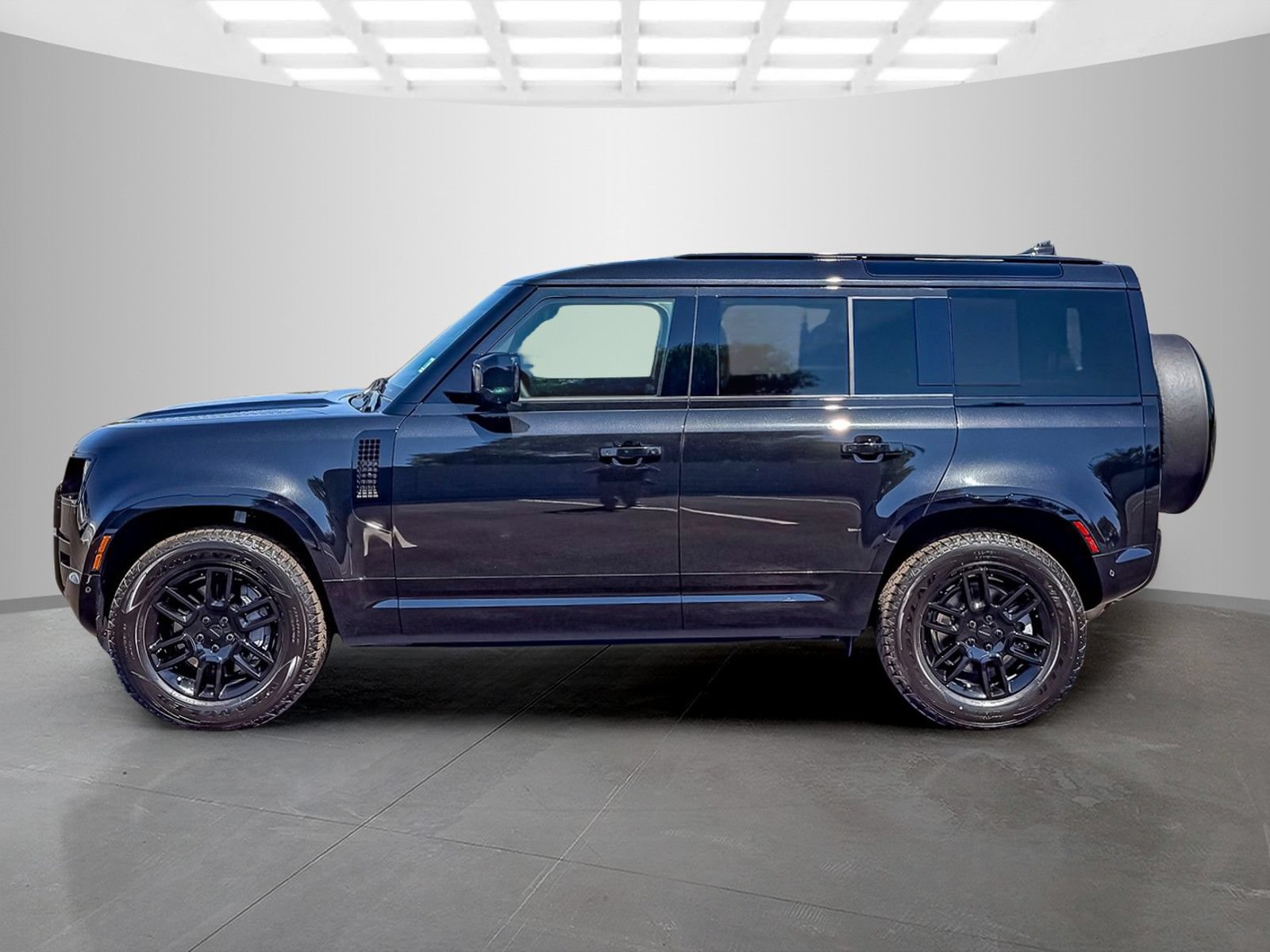 New 2026 Land Rover Defender 110 X-Dynamic SE AWD/4WD image 2