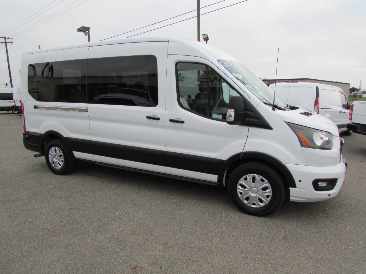 Used 2024 Ford Transit 350 XLT image 5