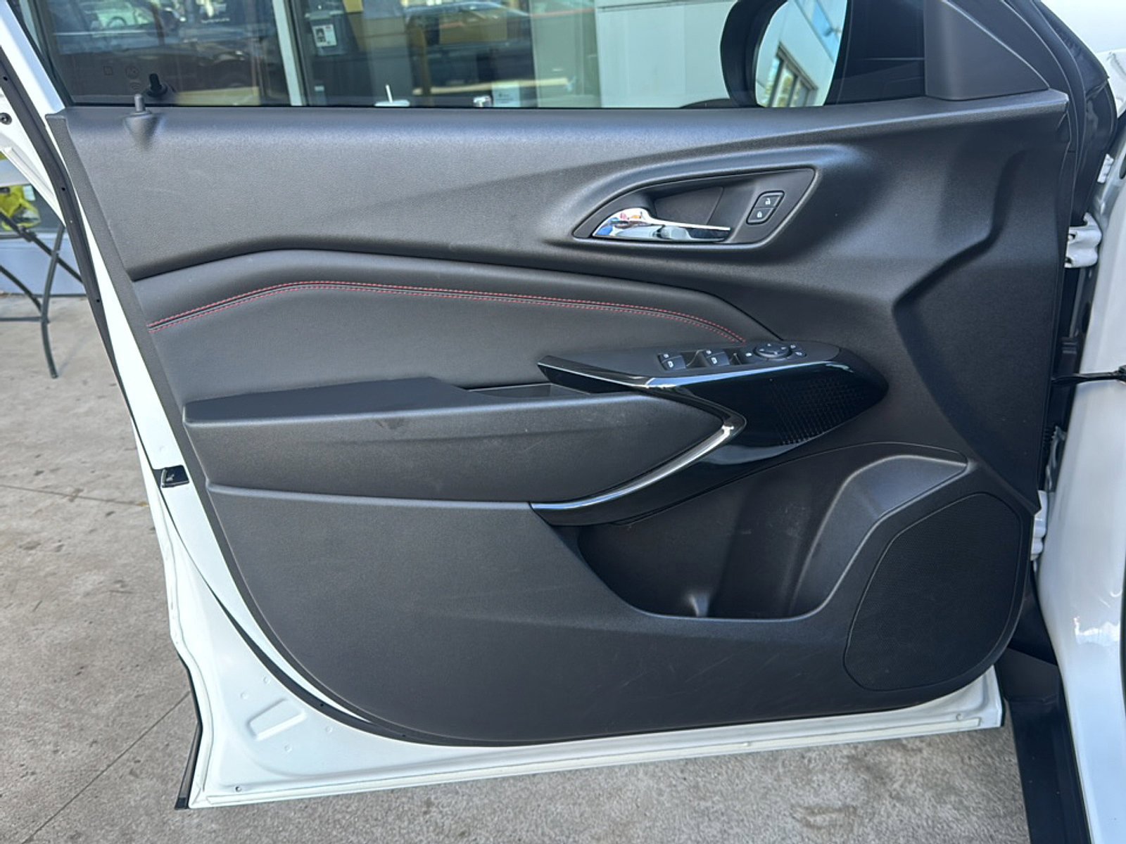Used 2025 Chevrolet Trax RS w/ Driver Confidence Package FWD image 14