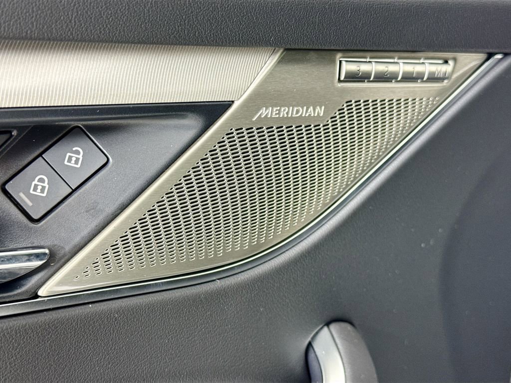 Used 2025 Jaguar F-PACE R-Dynamic S image 22