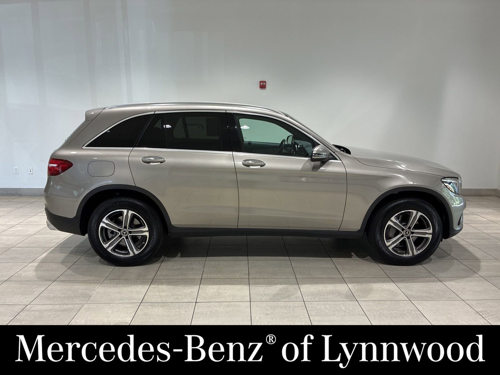 Used 2019 Mercedes-Benz GLC 300 4MATIC image 3
