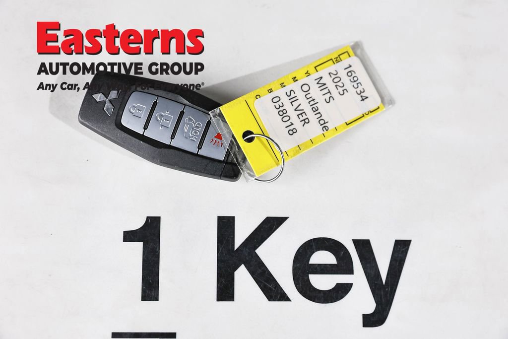 Used 2025 Mitsubishi Outlander SE AWD/4WD image 26