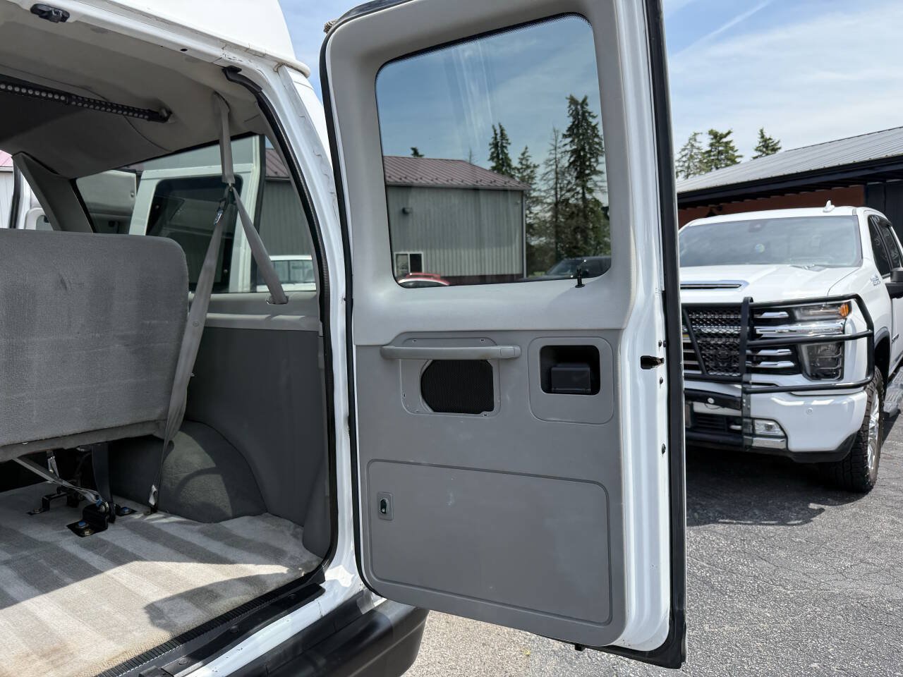 Used 2006 Ford E-350 and Econoline 350 XL RWD image 16