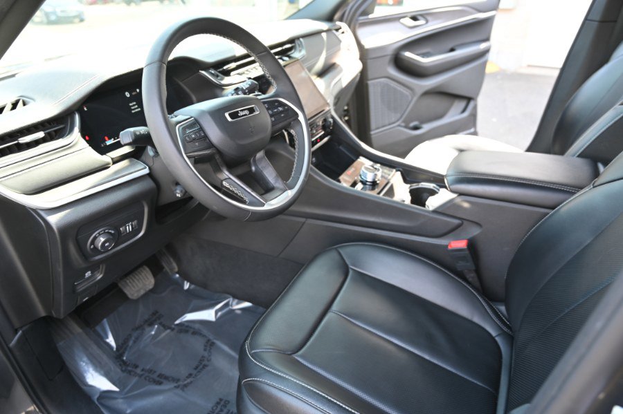 Used 2024 Jeep Grand Cherokee L Limited w/ Luxury Tech Group II AWD/4WD image 18