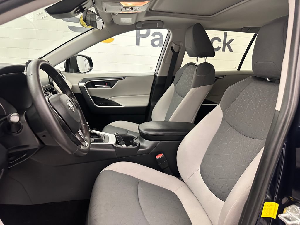 Used 2019 Toyota RAV4 XLE AWD/4WD image 12