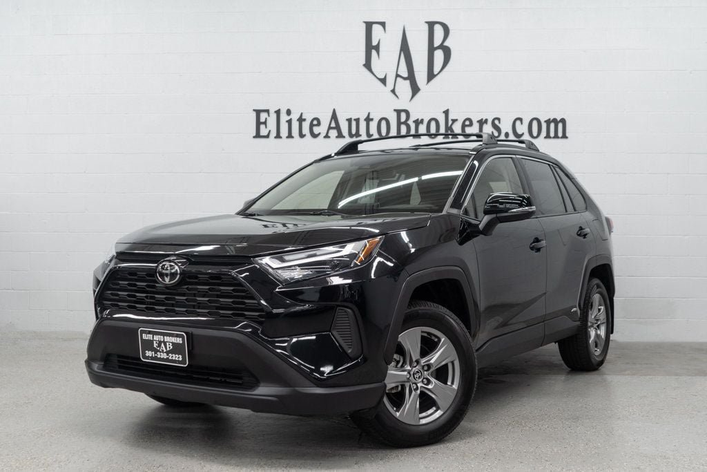 Used 2025 Toyota RAV4 XLE w/ Convenience Package AWD/4WD image 1