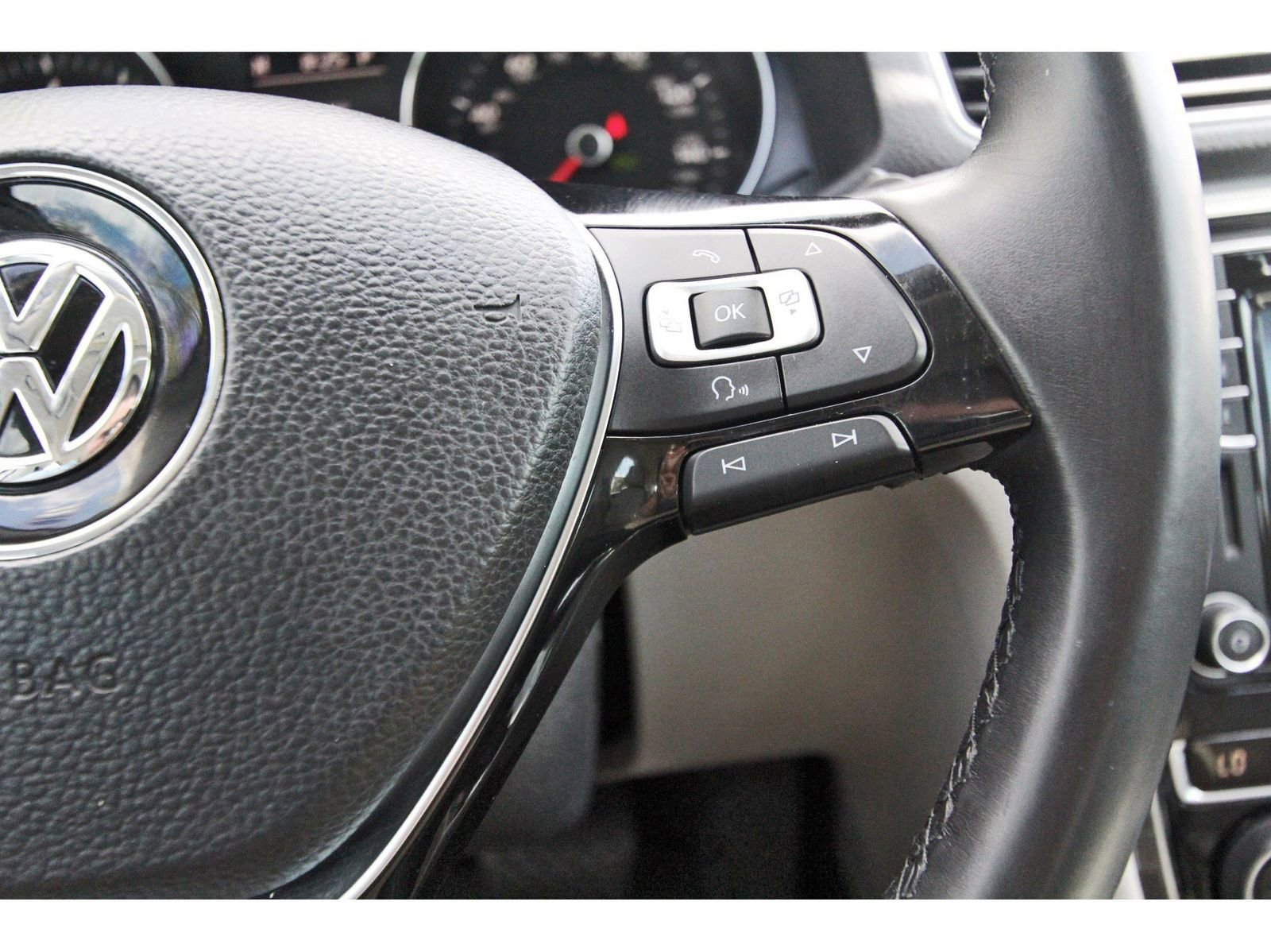 Used 2017 Volkswagen Passat 1.8T SE image 16