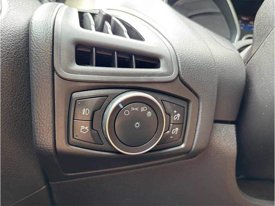 Used 2015 Ford Focus SE w/ SE Sport Package FWD image 22