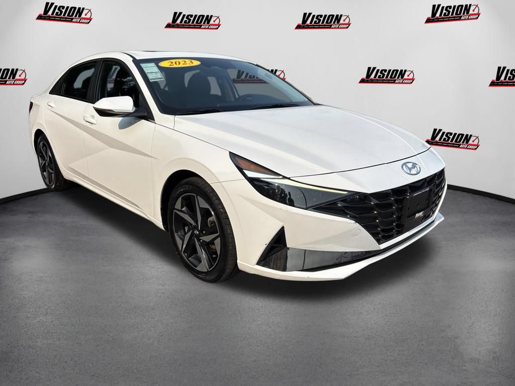 Used 2023 Hyundai Elantra Limited w/ Cargo Package FWD image 3