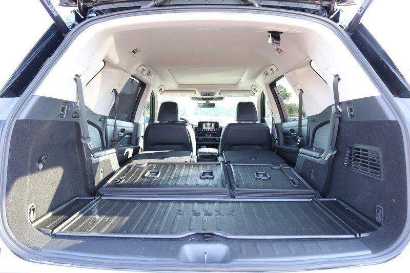 New 2025 Nissan Pathfinder Platinum image 9