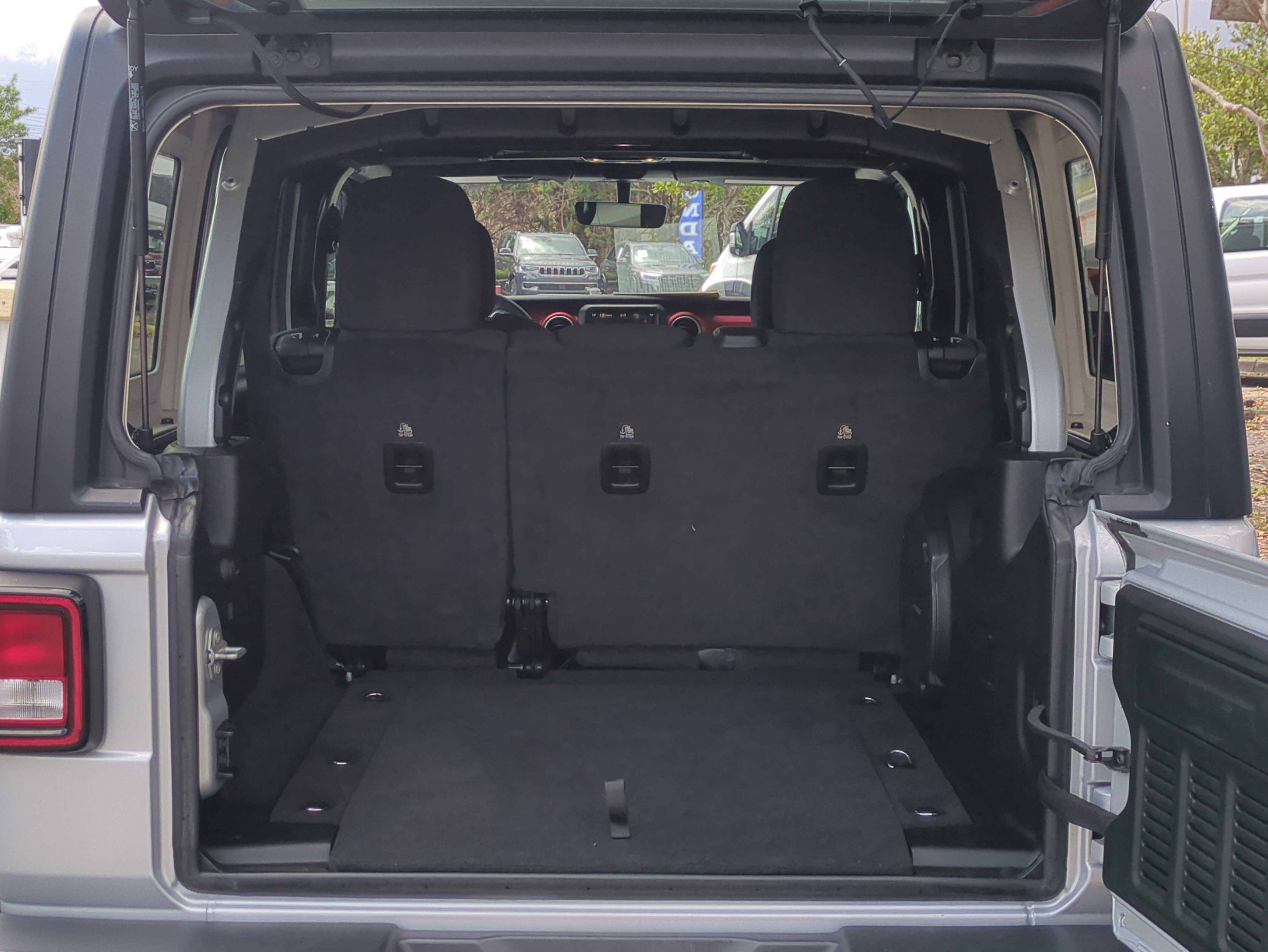 Certified 2023 Jeep Wrangler Unlimited Rubicon image 15